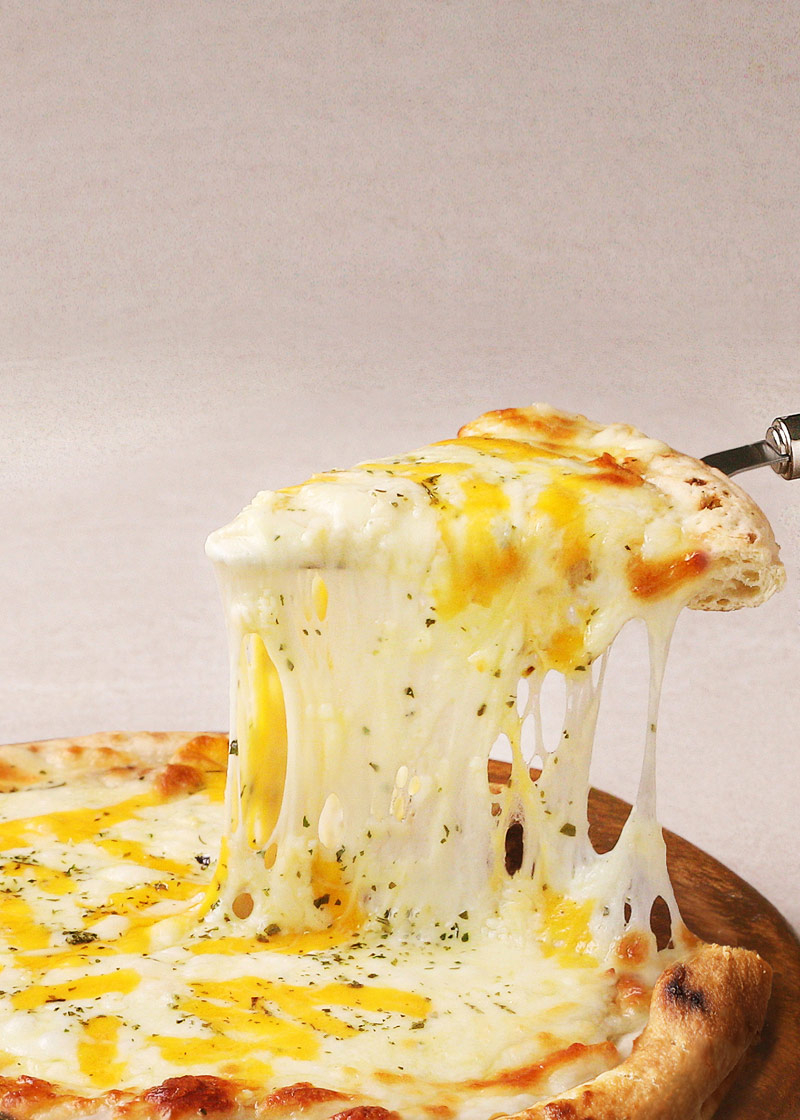 리얼화덕페퍼로니꽃피자 탑컷