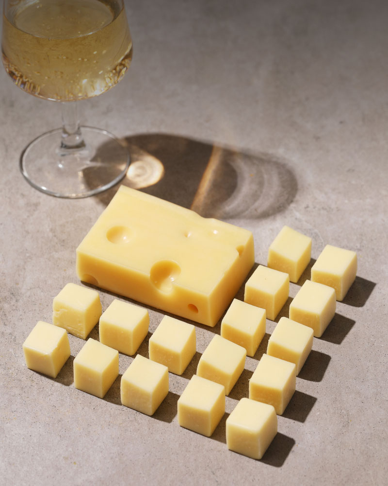 몽블랑 에멘탈 치즈 큐브